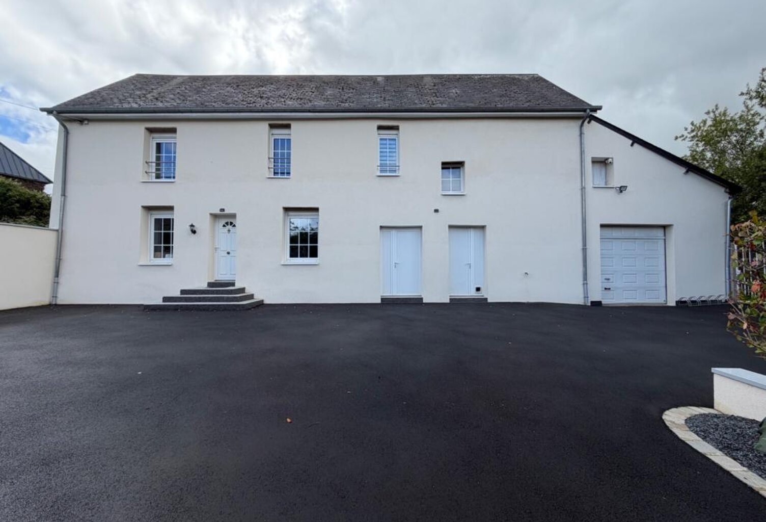 🏡 EXCLUSIVITÉ – MAISON RÉNOVÉE AVEC DÉPENDANCES, GARAGE ET JARDIN CLOS – LOZON (50) — photo 1