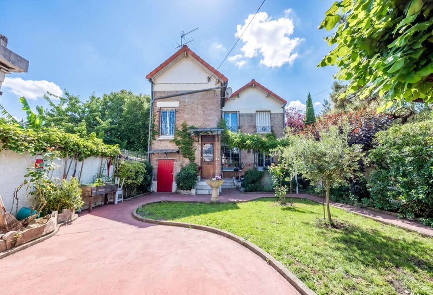 93350 LE BOURGET – MAISON 5 PIÈCES – 83,51 M² CARREZ / 119,49 M² AU SOL – JARDIN/COUR DE 205 M² – PROCHE TRANSPORTS — photo 1