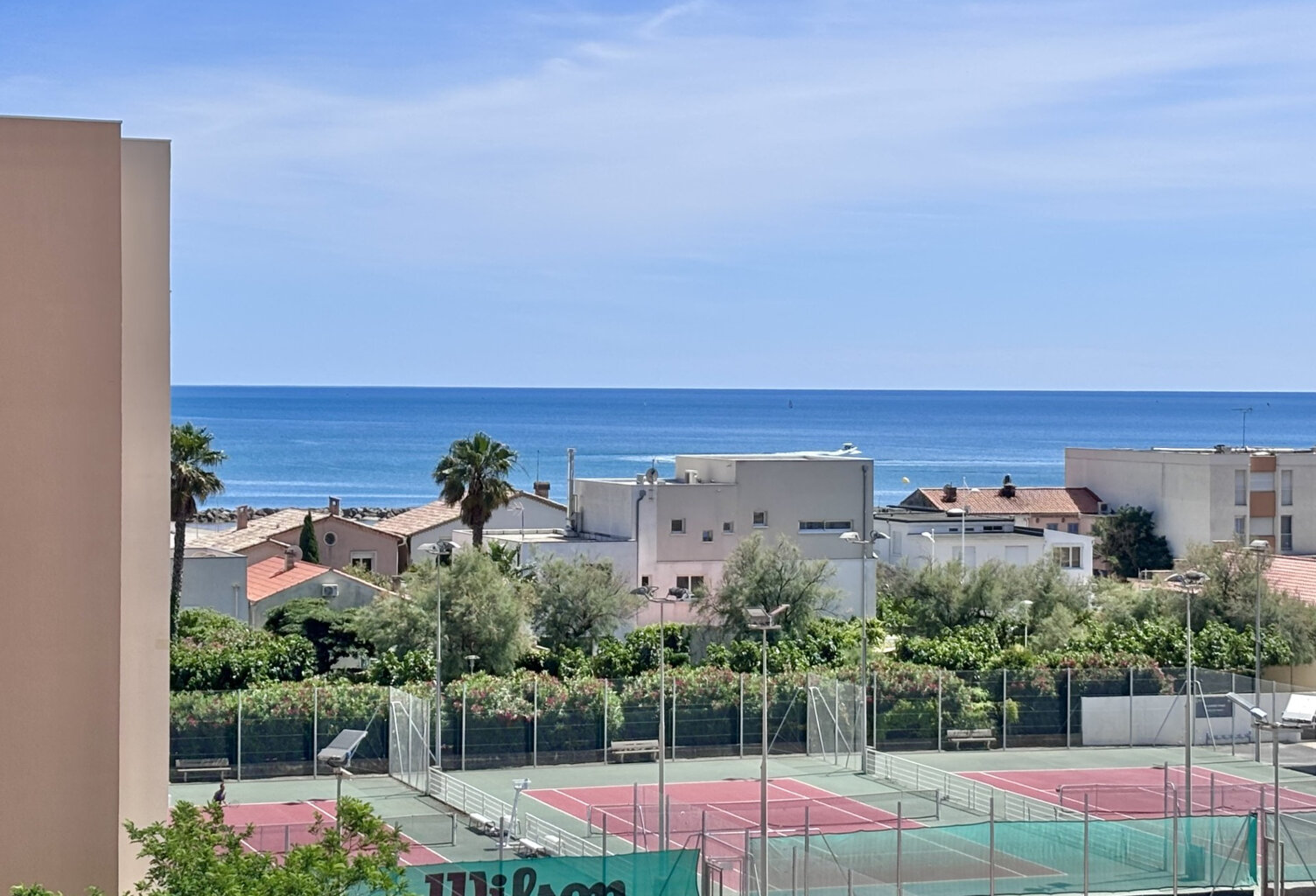 CARNON PLAGE : T2 vue mer à 50m de la plage. — photo 1
