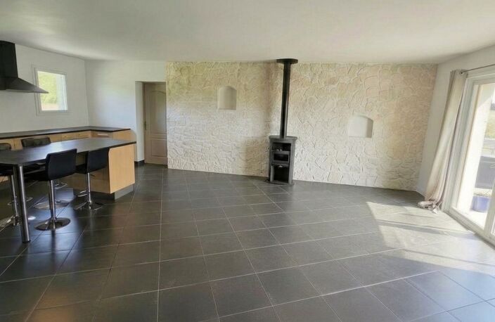Plain-pied lumineux avec piscine dans secteur calme — photo 4