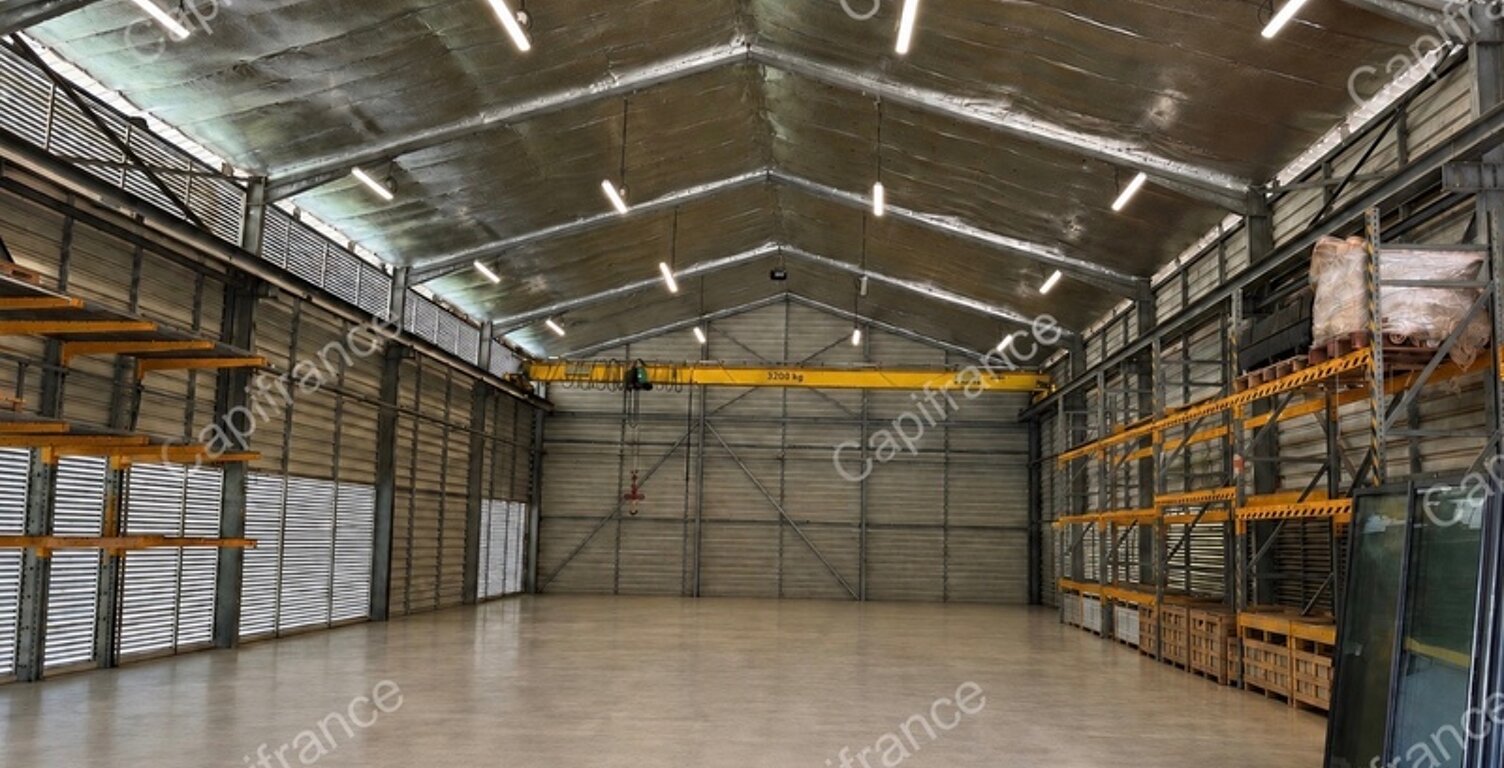 Magnifique HANGAR  de 500 m2 plus annexes avec parking béton à SOULA — photo 1