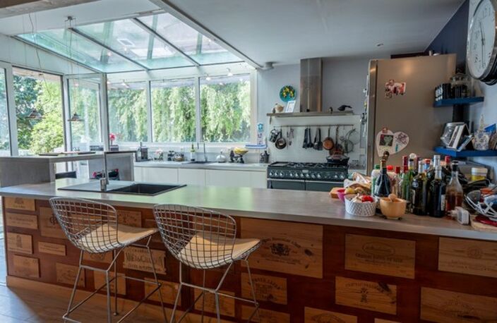 MAISON 246 M² - PIECE DE VIE SPACIEUSE 70m² - QUATRE SUITE PARENTALES — photo 4