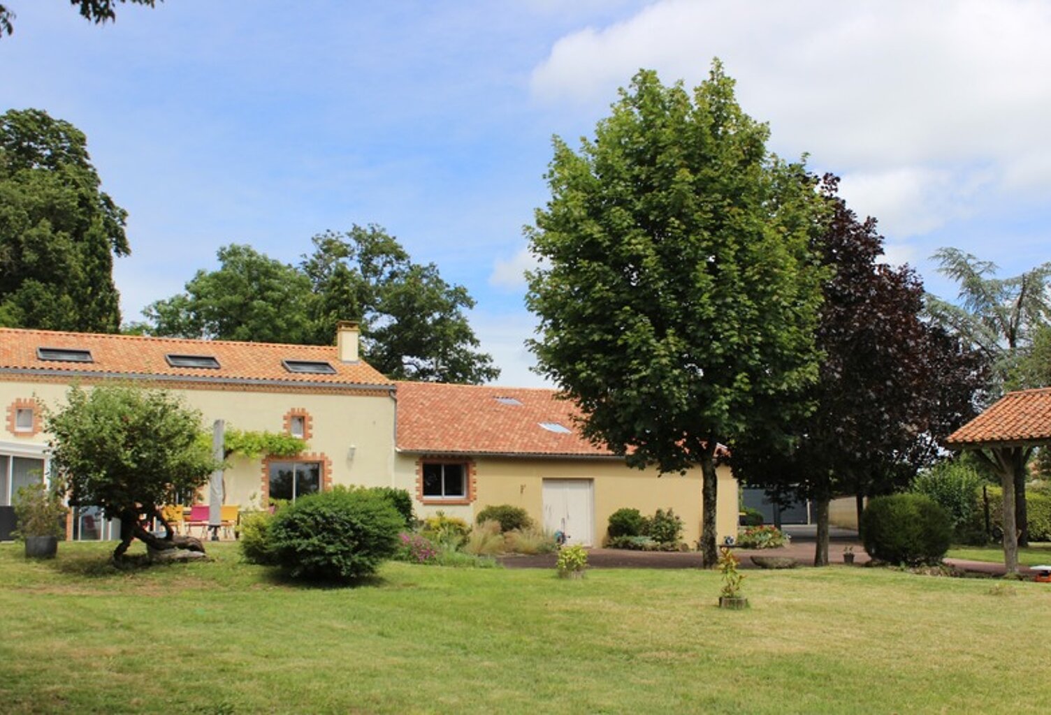Dpt Maine et Loire (49), à vendre proche  de Cholet, maison de caractère avec 6 chambres sur 3750 m² de terrain + dépendance — photo 1