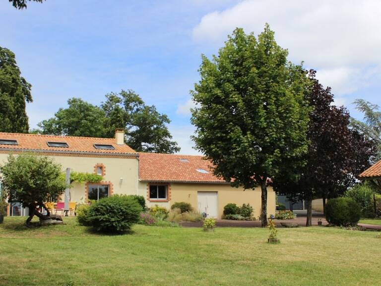 Dpt Maine et Loire (49), à vendre proche  de Cholet, maison de caractère avec 6 chambres sur 3750 m² de terrain + dépendance — photo 1