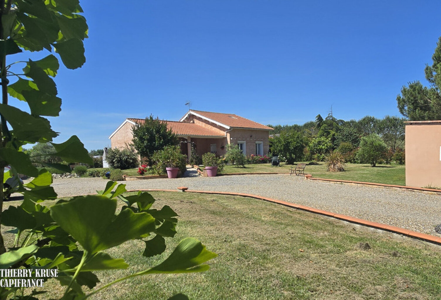 Maison familiale 136 m², quatre chambres, avec piscine sur plus de 2500 m² de terrain arboré et clôturé — photo 1