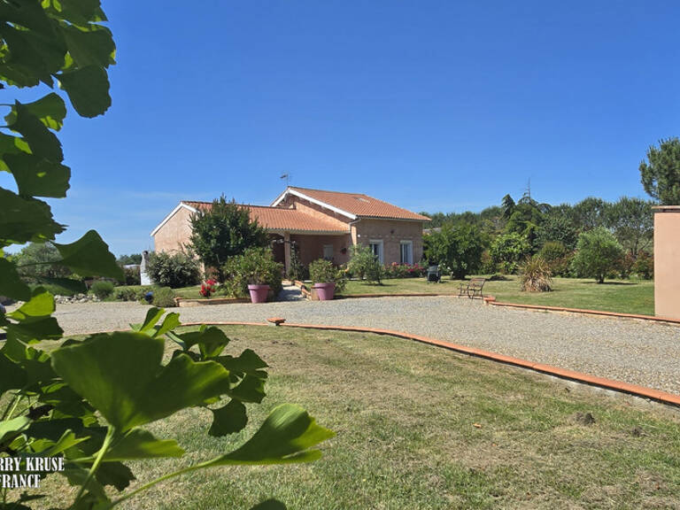 Maison familiale 136 m², quatre chambres, avec piscine sur plus de 2500 m² de terrain arboré et clôturé — photo 1