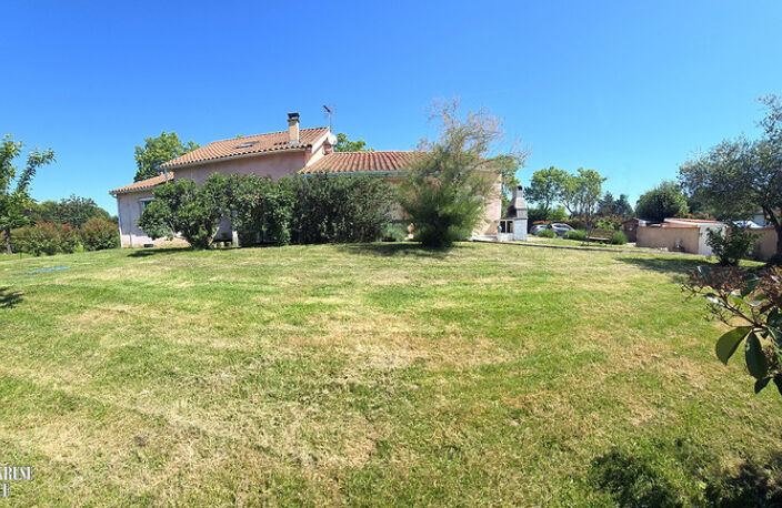 Maison familiale 136 m², quatre chambres, avec piscine sur plus de 2500 m² de terrain arboré et clôturé — photo 3