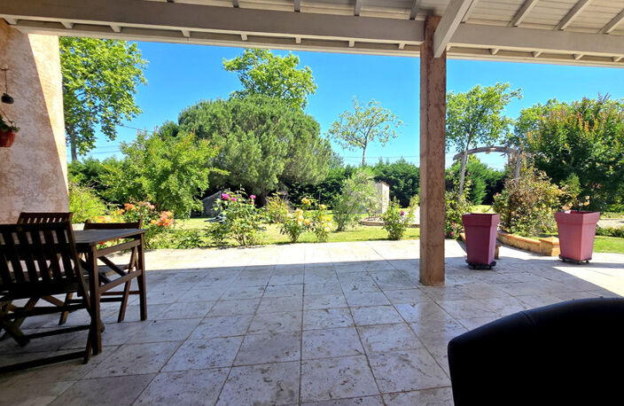 Maison familiale 136 m², quatre chambres, avec piscine sur plus de 2500 m² de terrain arboré et clôturé — photo 4