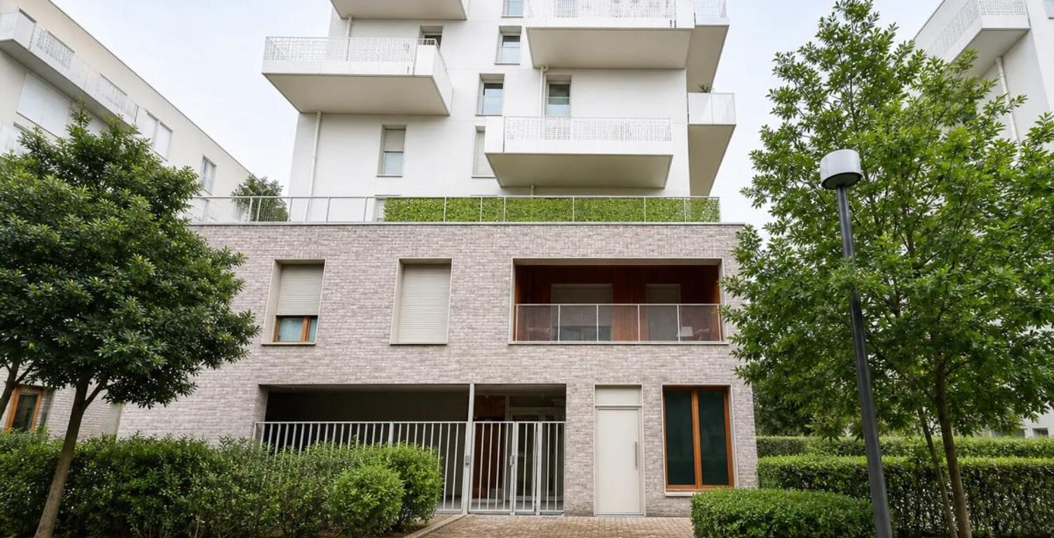 Beau T3 avec terrasse et parking — photo 1