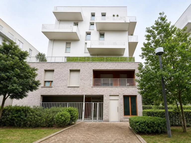 Beau T3 avec terrasse et parking — photo 1