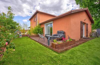 Maison familiale, piscine, jacuzzi et espaces extérieurs — photo du bien