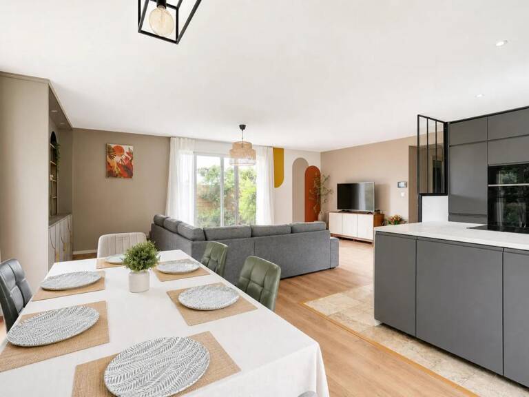 Maison familiale, piscine, jacuzzi et espaces extérieurs — photo 1