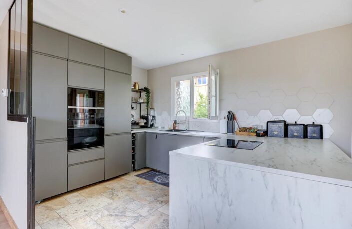Maison familiale, piscine, jacuzzi et espaces extérieurs — photo 4