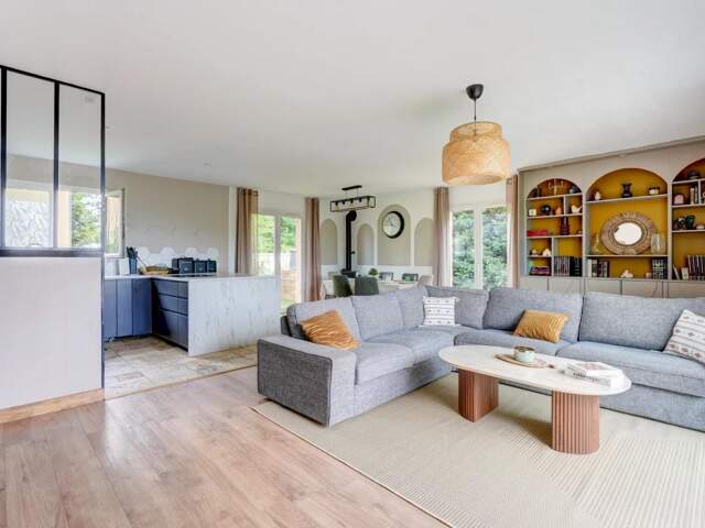 Maison familiale, piscine, jacuzzi et espaces extérieurs — photo du bien