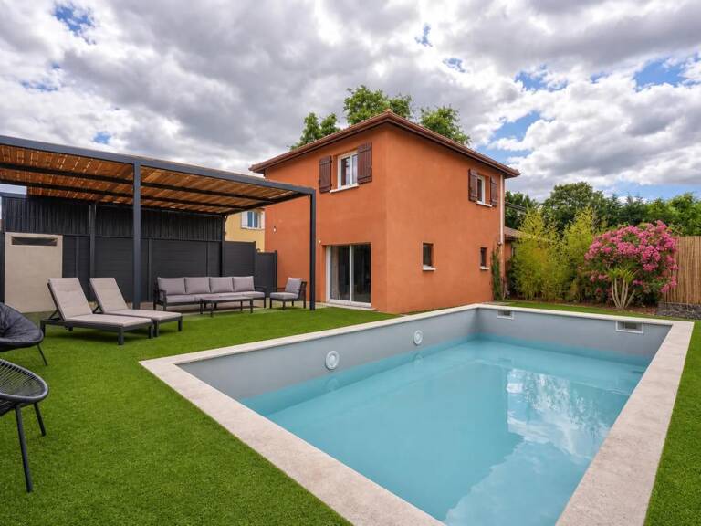 Maison familiale, piscine, jacuzzi et espaces extérieurs — photo 1