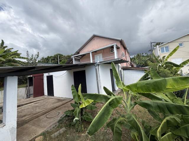 À vendre   Ensemble immobilier situé à Saint Denis — photo du bien