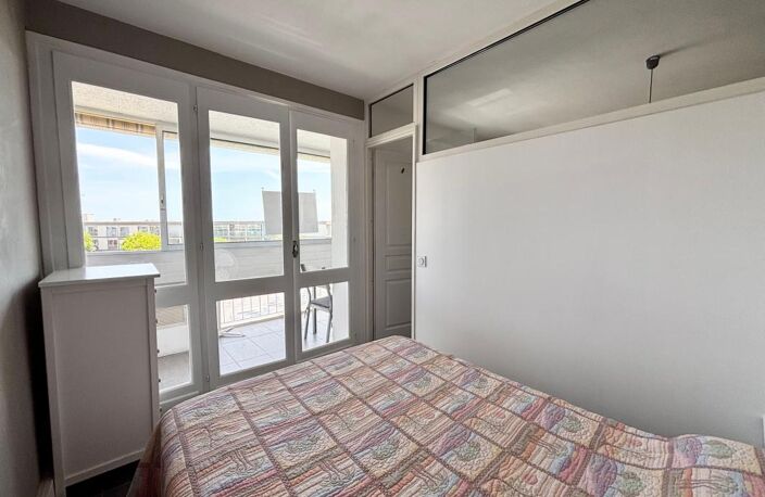 Appartement T2 avec loggia, cave, parking et vue étang — photo 4