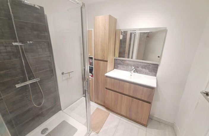 Appartement À Vendre T3 SIX FOURS CENTRE — photo 4