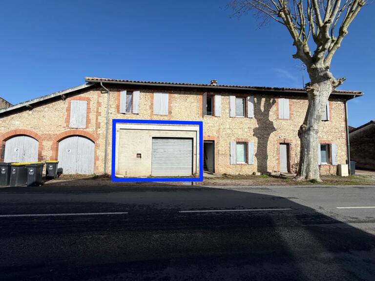 Garage de 87 m² avec bureau et portail électrique – Rare sur le secteur — photo 1