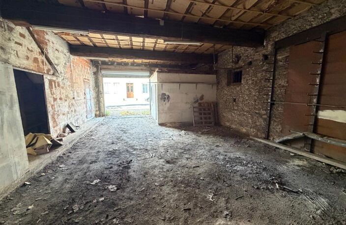 Garage de 87 m² avec bureau et portail électrique – Rare sur le secteur — photo 2