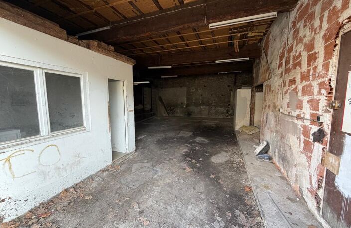 Garage de 87 m² avec bureau et portail électrique – Rare sur le secteur — photo 3