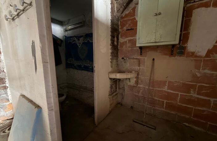 Garage de 87 m² avec bureau et portail électrique – Rare sur le secteur — photo 4