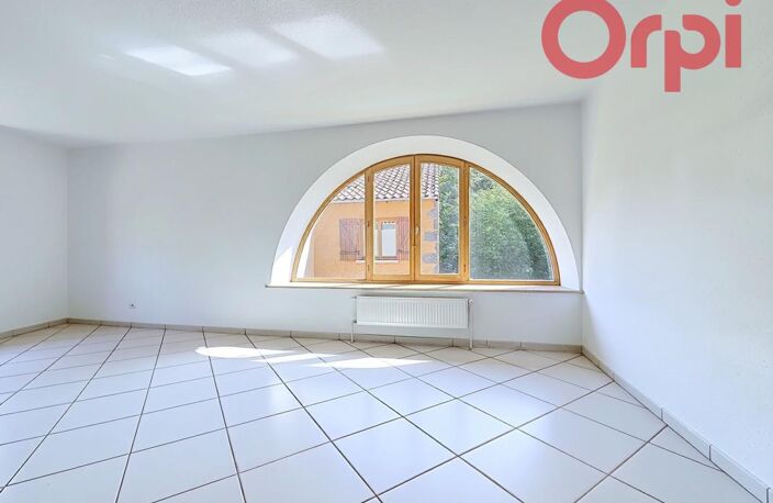 Charmante maison lumineuse avec garage et 2 chambres — photo 3