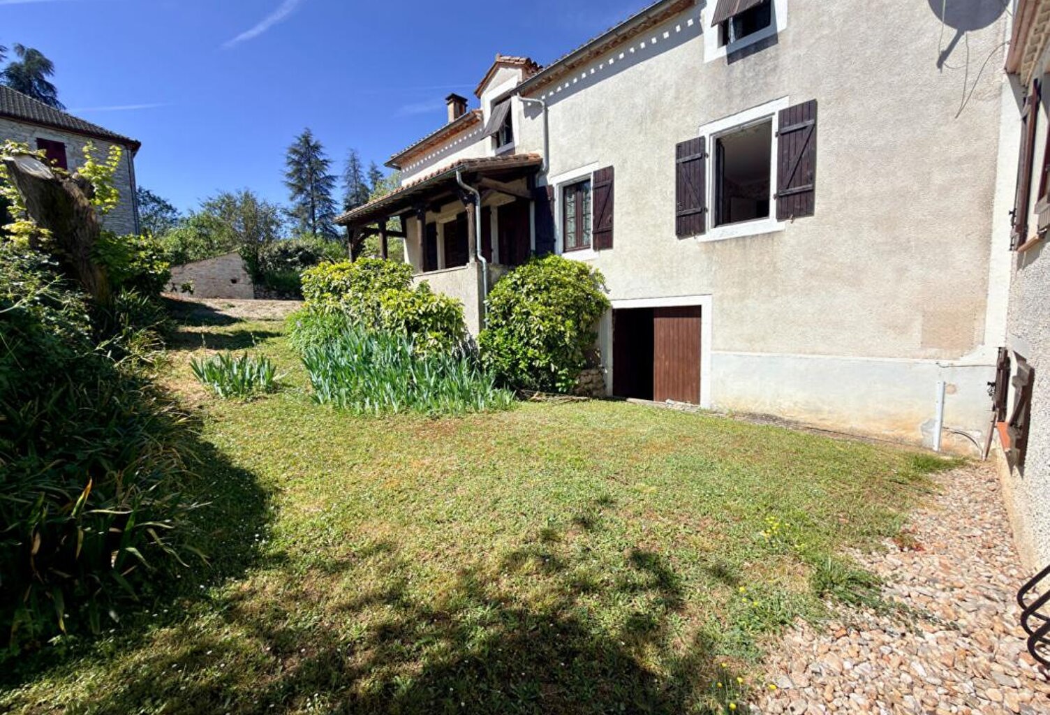 Maison T5 avec sous-sol et jardin — photo 1