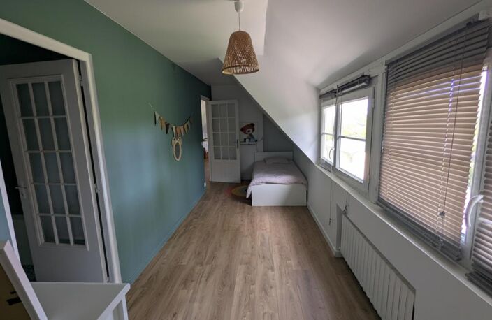 Longère d'environ 185m2 rénovée avec goût sur parcelle de 1068m2 — photo 4
