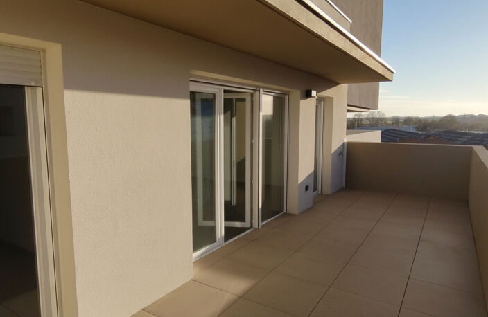 T4 Dernier Étage, Vue dégagée avec Terrasse 19m² (Proche Polygone) — photo 4