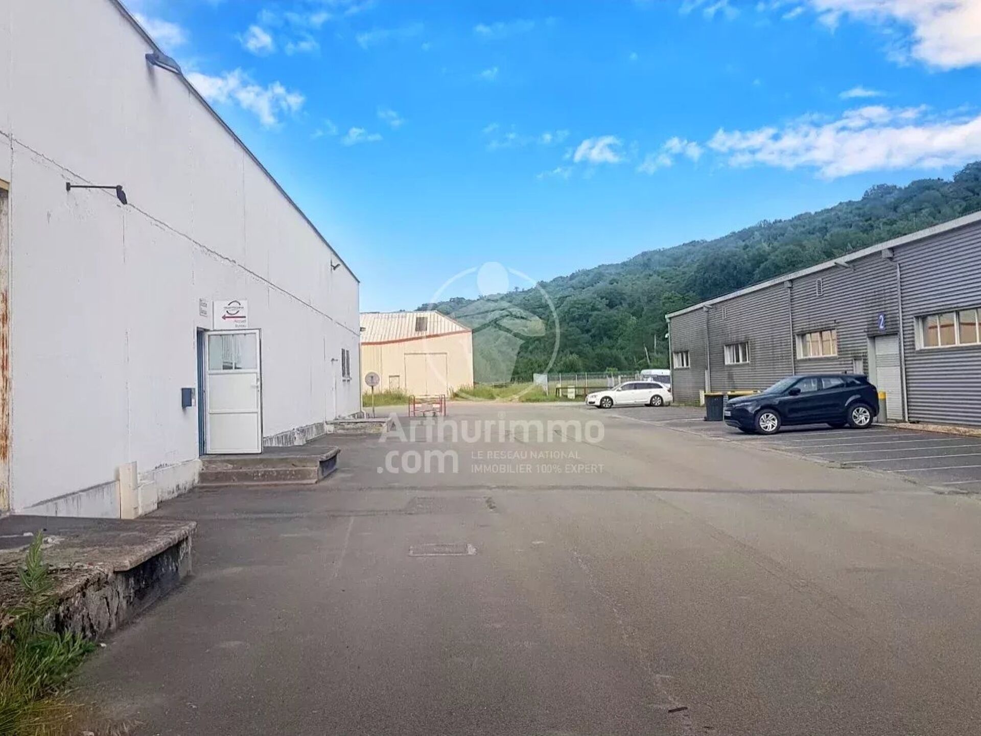 Local commercial 336 m² · à Montville · 336 m² · 230 000 €