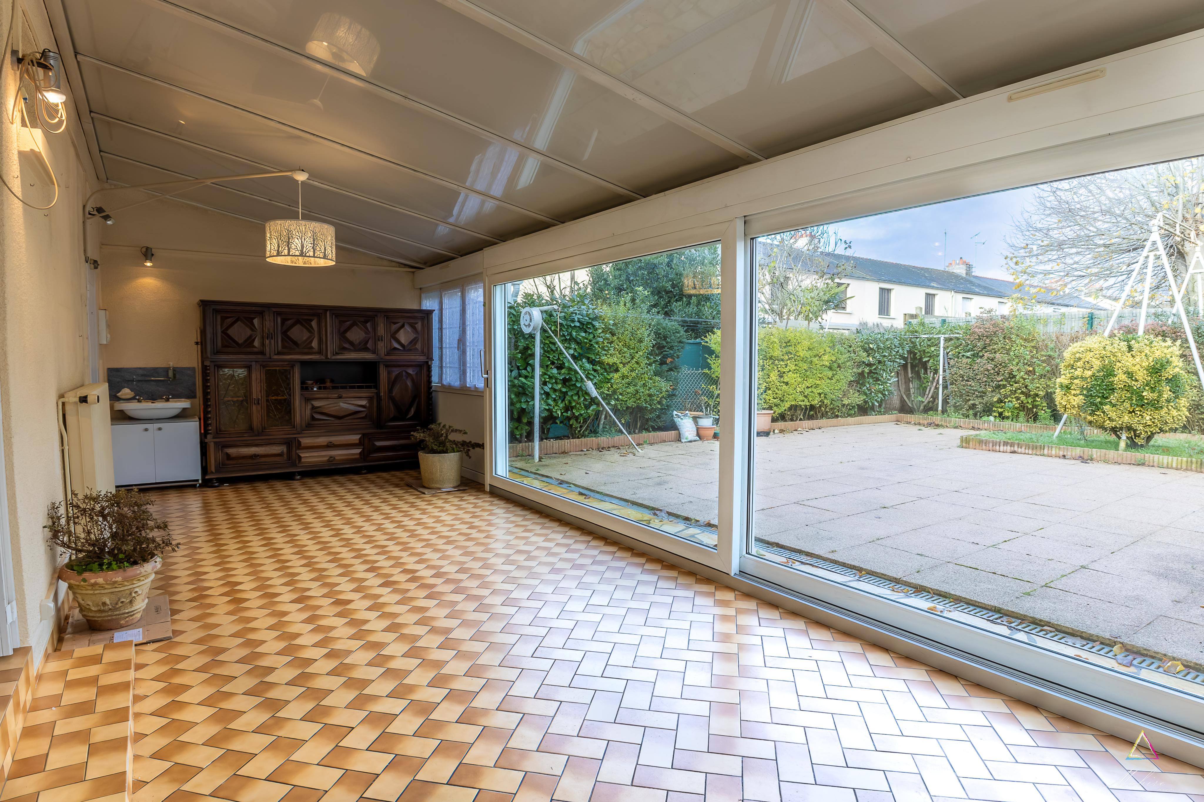 Exclusivité - Allonnes – Maison familiale avec véranda et jardin, proche commodités