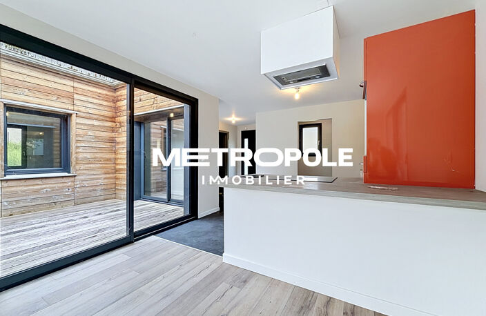 MAISON AVEC PATIO ET TERRAIN — photo 3