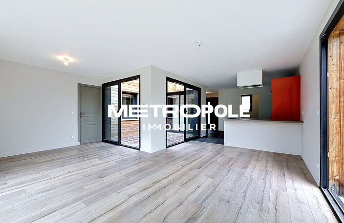MAISON AVEC PATIO ET TERRAIN — photo 5