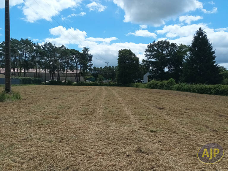 Terrain constructible de 1 140m² QUESTEMBERT — photo 1