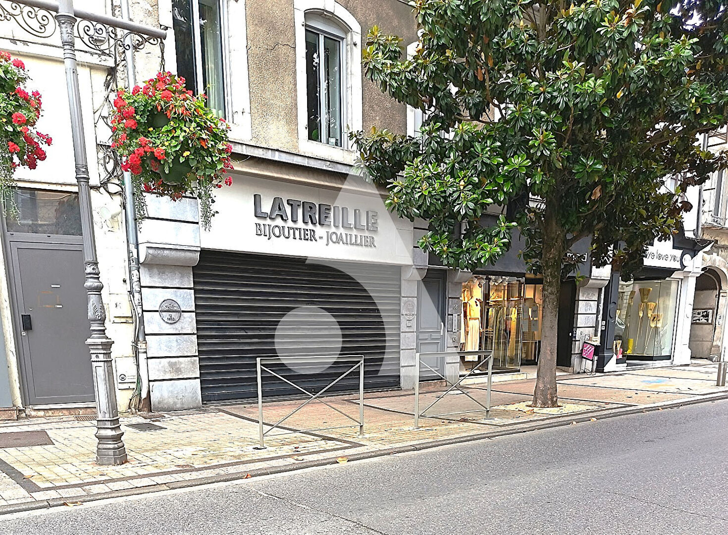  Local commercial 2 pièces 92 m²