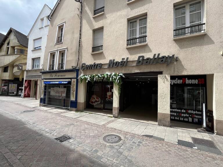 A VENDRE - LOCAL COMMERCIAL au coeur du Centre Ville de CHARTRES — photo 1