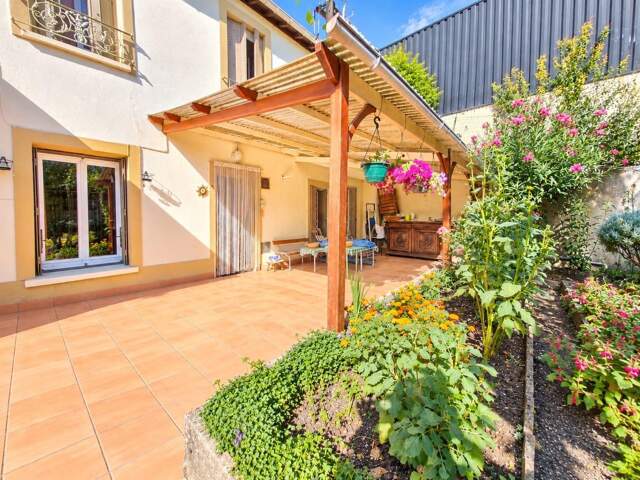 2 Maisons total 174m2  à vendre et un grand garage de 85m2  à  8 minutes de la Gare RER D Vert de Maisons — photo du bien