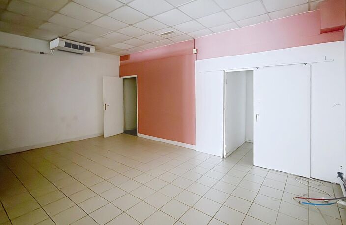 Local commercial 200 M2 + 3 Appartements — photo 2