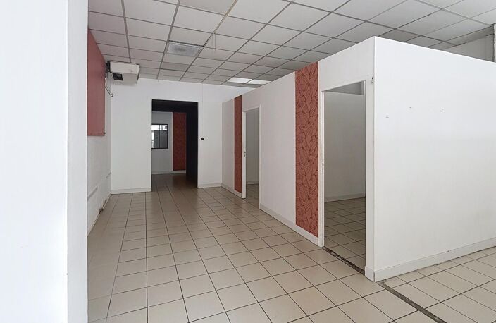 Local commercial 200 M2 + 3 Appartements — photo 5