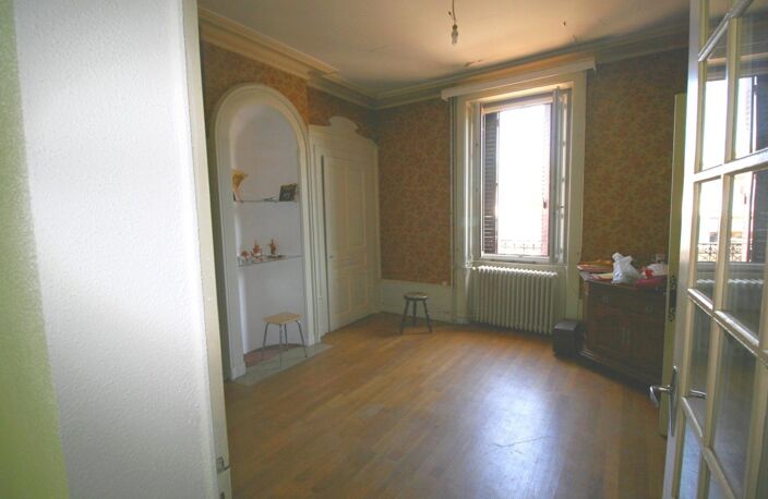 Grande bâtisse divisée en deux appartements — photo 4