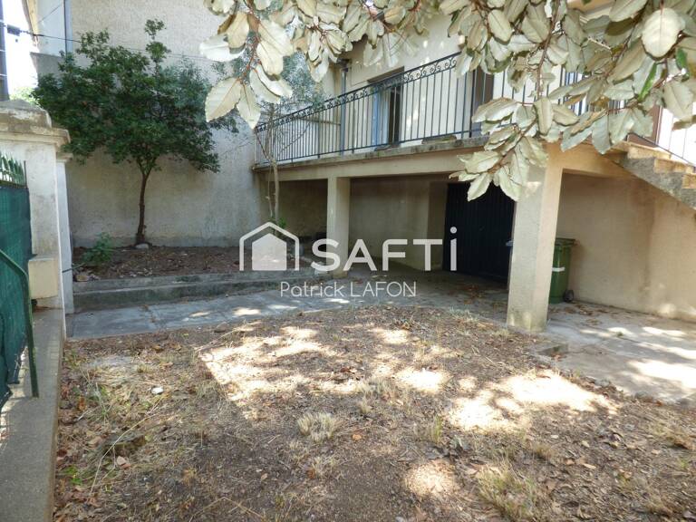 Maison idéallement située avec extérieur et garage. — photo 1