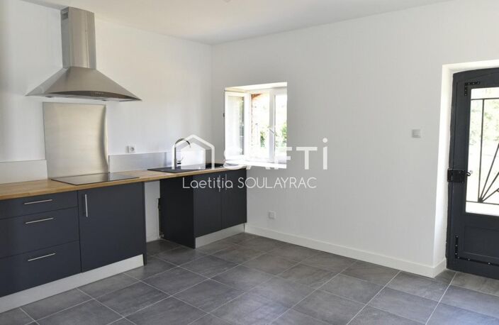 Maison de village rénovée de 108m² avec garage et jardin. — photo 2