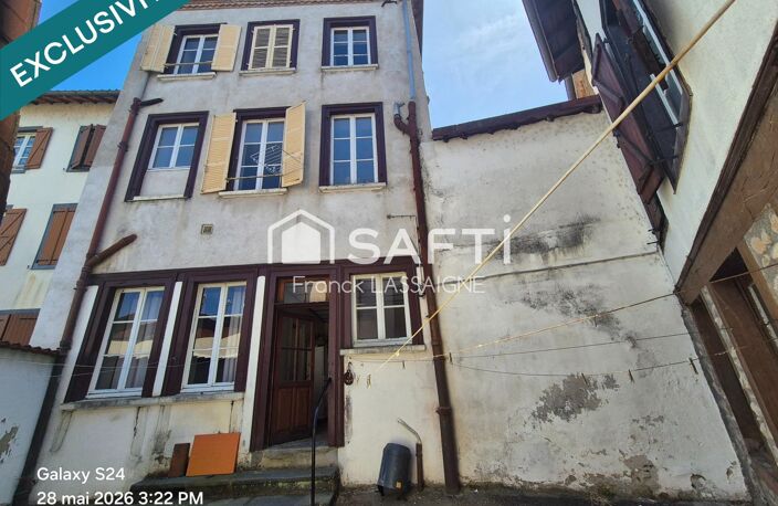 Ensemble immobilier avec cour intérieure et garage — photo 3
