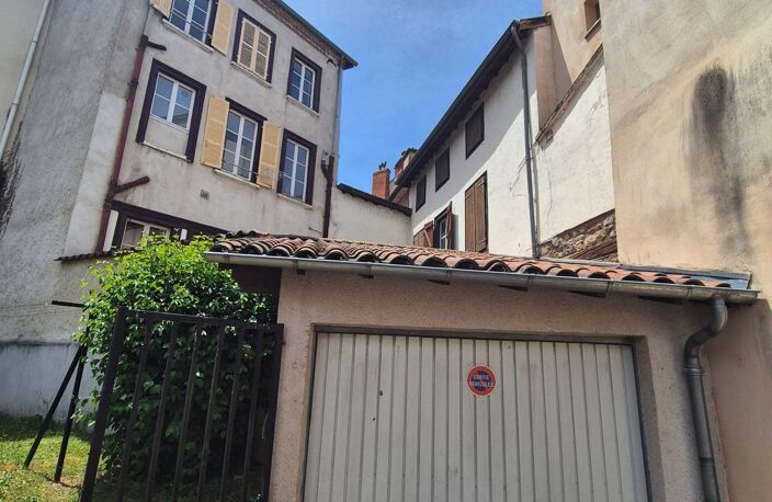 Ensemble immobilier avec cour intérieure et garage — photo 4