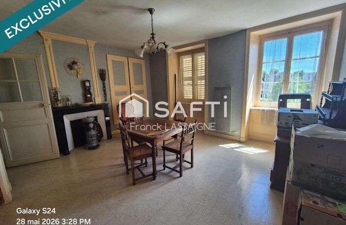 Ensemble immobilier avec cour intérieure et garage — photo 5