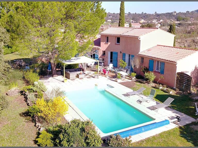 Villa de 167m² sur 2341m² de terrain avec piscine et grand garage — photo 1