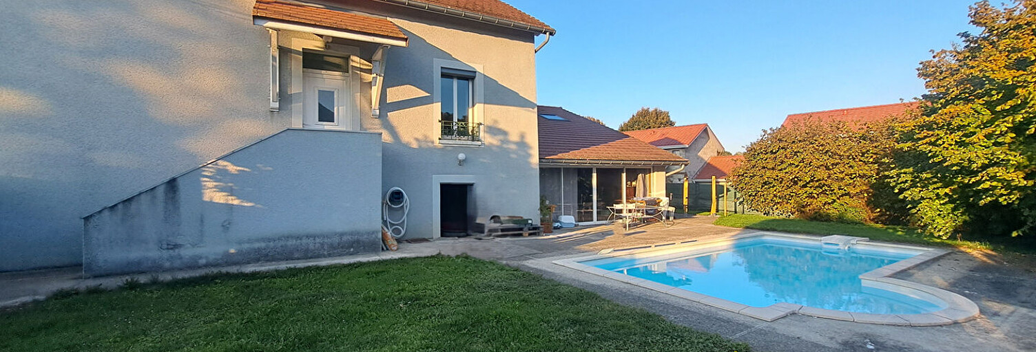 Maison 8 Pièces 198 m² à vendre à Montferrat (38620)