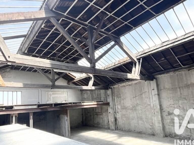 Vente Garage 200 m&sup2; — photo 1