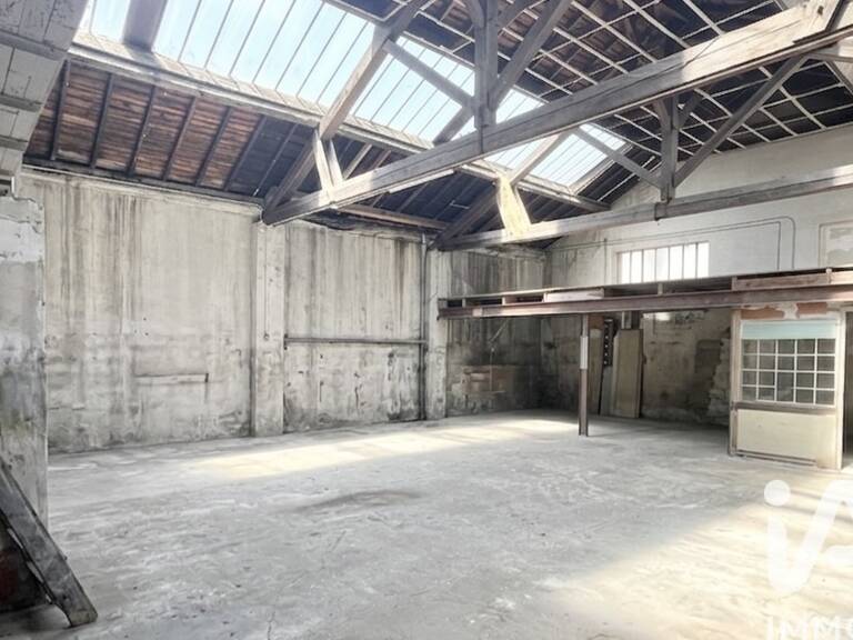 Vente Garage 200 m&sup2; — photo 1